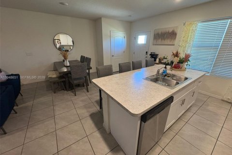 Снять в аренду таунхаус в Киссимми, Флорида 3 спальни, № 2004652 - фото 3