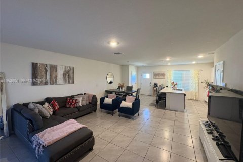 Снять в аренду таунхаус в Киссимми, Флорида 3 спальни, № 2004652 - фото 2