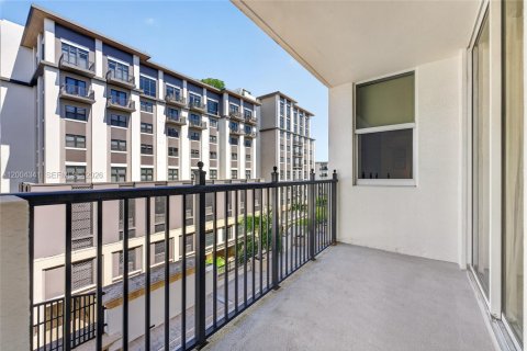 Condo in Coral Gables, Florida, 2 bedrooms  № 2068845 - photo 22