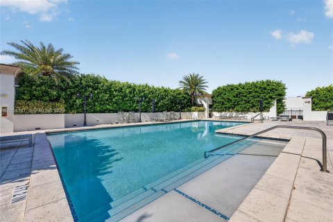 Condo in Coral Gables, Florida, 2 bedrooms  № 2068845 - photo 25