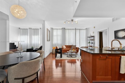 Condo in Coral Gables, Florida, 2 bedrooms  № 2068845 - photo 2