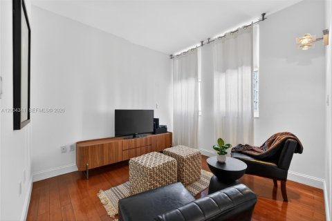 Condo in Coral Gables, Florida, 2 bedrooms  № 2068845 - photo 9