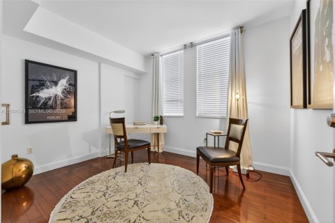 Condo in Coral Gables, Florida, 2 bedrooms  № 2068845 - photo 12