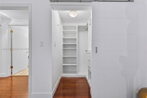 Condo in Coral Gables, Florida, 2 bedrooms  № 2068845 - photo 14