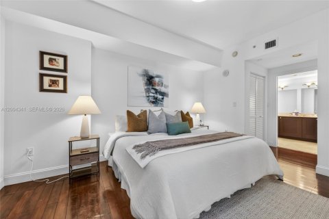 Condo in Coral Gables, Florida, 2 bedrooms  № 2068845 - photo 18