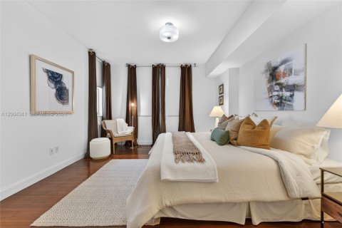 Condo in Coral Gables, Florida, 2 bedrooms  № 2068845 - photo 16