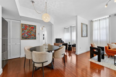 Condo in Coral Gables, Florida, 2 bedrooms  № 2068845 - photo 8