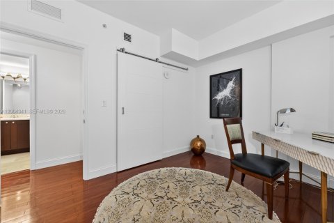 Condo in Coral Gables, Florida, 2 bedrooms  № 2068845 - photo 13