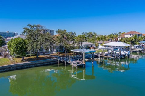 Villa ou maison à vendre à Clearwater, Floride: 4 chambres, 387.59 m2 № 2142551 - photo 9