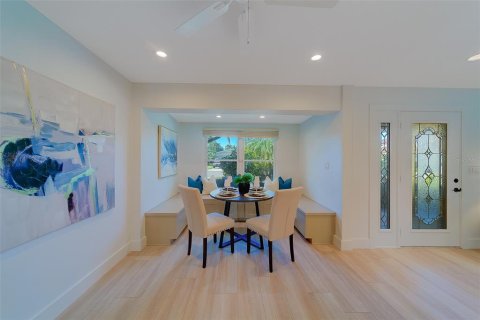 Villa ou maison à vendre à Clearwater, Floride: 4 chambres, 387.59 m2 № 2142551 - photo 6