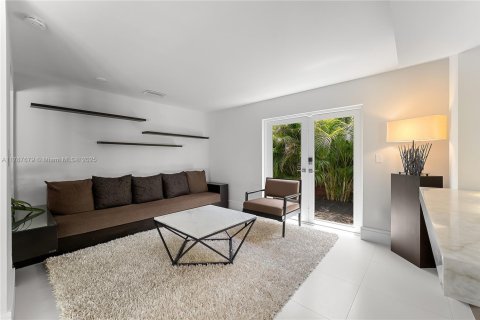 Villa ou maison à louer à Miami Beach, Floride: 4 chambres, 239.97 m2 № 1994972 - photo 15