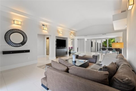 Villa ou maison à louer à Miami Beach, Floride: 4 chambres, 239.97 m2 № 1994972 - photo 9
