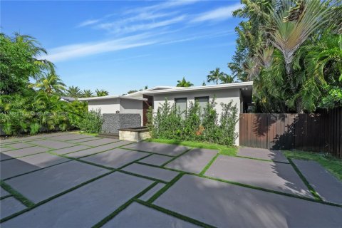 Villa ou maison à louer à Miami Beach, Floride: 4 chambres, 239.97 m2 № 1994972 - photo 4