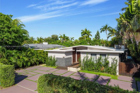 Villa ou maison à louer à Miami Beach, Floride: 4 chambres, 239.97 m2 № 1994972 - photo 3