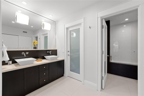 Villa ou maison à louer à Miami Beach, Floride: 4 chambres, 239.97 m2 № 1994972 - photo 25