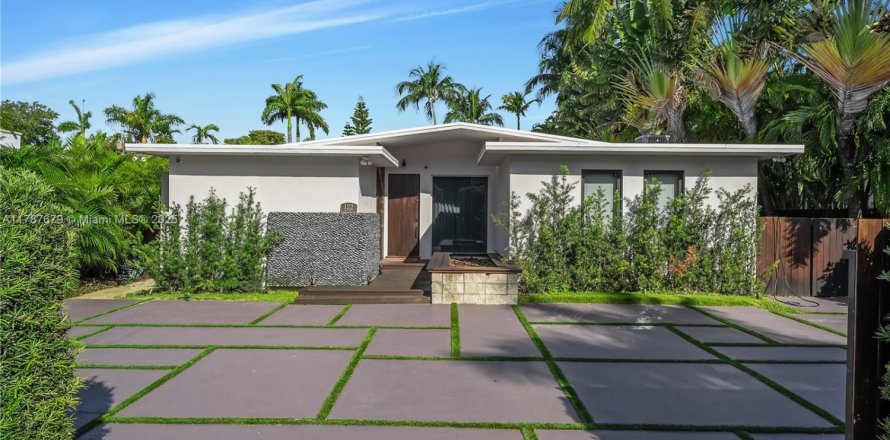 Villa ou maison à Miami Beach, Floride 4 chambres, 239.97 m2 № 1994972