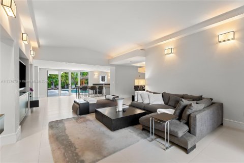 Villa ou maison à louer à Miami Beach, Floride: 4 chambres, 239.97 m2 № 1994972 - photo 8