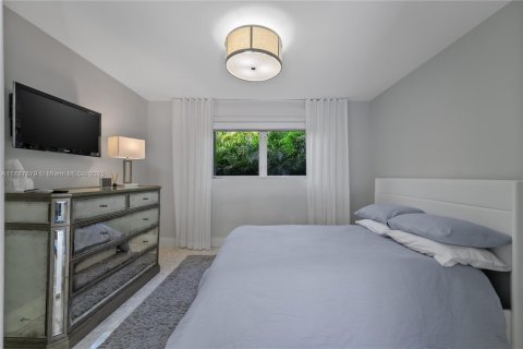 Villa ou maison à louer à Miami Beach, Floride: 4 chambres, 239.97 m2 № 1994972 - photo 6