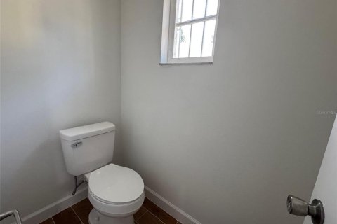 Propiedad comercial en alquiler en Winter Haven, Florida, 74.32 m2 № 1906403 - foto 7