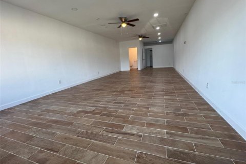 Propiedad comercial en alquiler en Winter Haven, Florida, 74.32 m2 № 1906403 - foto 3