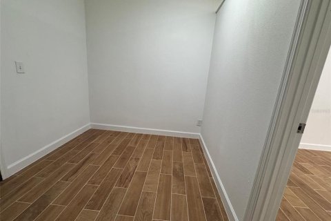 Propiedad comercial en alquiler en Winter Haven, Florida, 74.32 m2 № 1906403 - foto 4