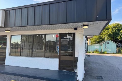 Propiedad comercial en alquiler en Winter Haven, Florida, 74.32 m2 № 1906403 - foto 2