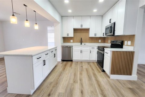 House in Kissimmee, Florida 4 bedrooms, 171.13 sq.m. № 2094302 - photo 12
