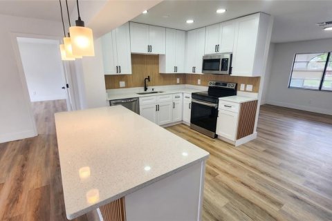 House in Kissimmee, Florida 4 bedrooms, 171.13 sq.m. № 2094302 - photo 10