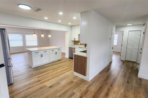 House in Kissimmee, Florida 4 bedrooms, 171.13 sq.m. № 2094302 - photo 6