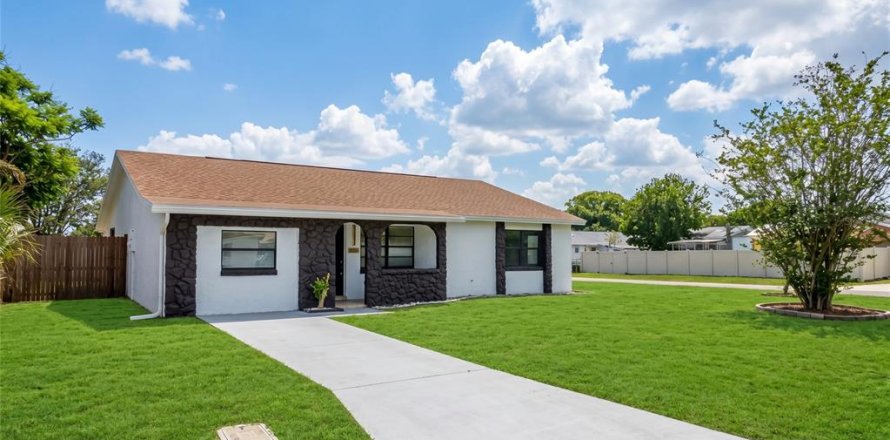 House in Kissimmee, Florida 4 bedrooms, 171.13 sq.m. № 2094302