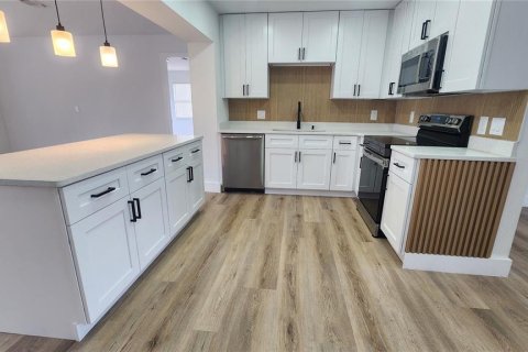 House in Kissimmee, Florida 4 bedrooms, 171.13 sq.m. № 2094302 - photo 11