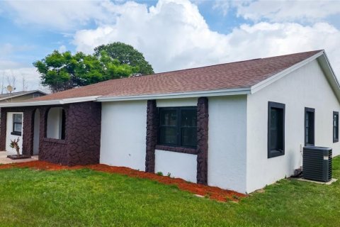 House in Kissimmee, Florida 4 bedrooms, 171.13 sq.m. № 2094302 - photo 2