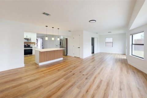 House in Kissimmee, Florida 4 bedrooms, 171.13 sq.m. № 2094302 - photo 8