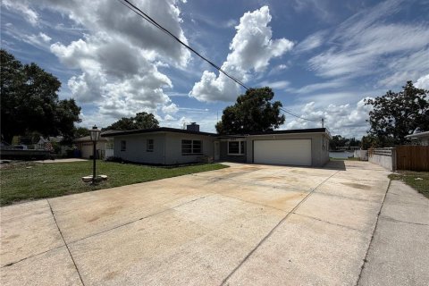 House in Tampa, Florida 3 bedrooms, 212.93 sq.m. № 2322783