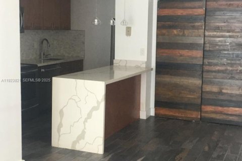 Condo in Miami Beach, Florida, 2 bedrooms  № 1982456 - photo 18