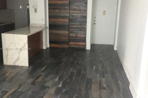 Condo in Miami Beach, Florida, 2 bedrooms  № 1982456 - photo 6