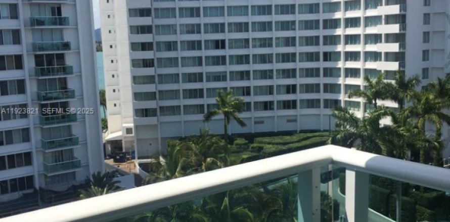 Condo in Miami Beach, Florida, 2 bedrooms  № 1982456