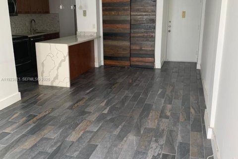 Condo in Miami Beach, Florida, 2 bedrooms  № 1982456 - photo 9