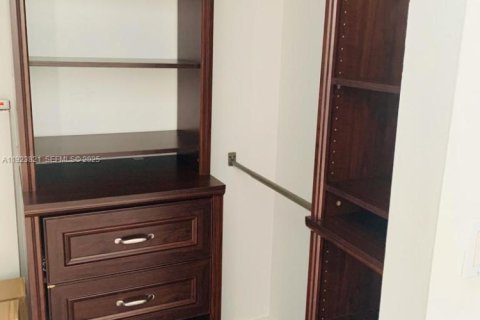 Condo in Miami Beach, Florida, 2 bedrooms  № 1982456 - photo 24