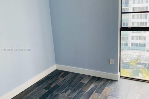 Condo in Miami Beach, Florida, 2 bedrooms  № 1982456 - photo 15