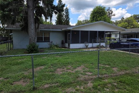 Villa ou maison à vendre à Lake Panasoffkee, Floride: 2 chambres, 101.45 m2 № 1810920 - photo 1
