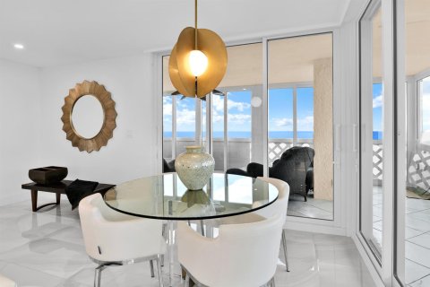 Condo in Boca Raton, Florida, 3 bedrooms  № 2387958 - photo 11