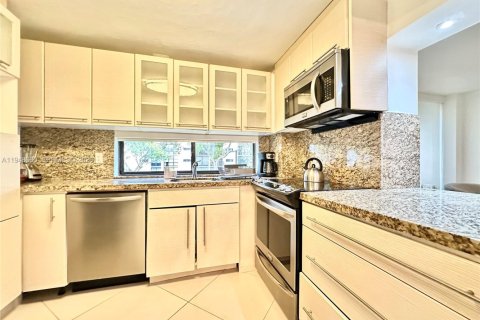 Condo in Sunny Isles Beach, Florida, 3 bedrooms  № 2053100 - photo 12