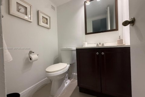 Condo in Sunny Isles Beach, Florida, 3 bedrooms  № 2053100 - photo 18