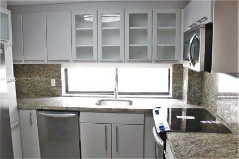 Condo in Sunny Isles Beach, Florida, 3 bedrooms  № 2053100 - photo 11