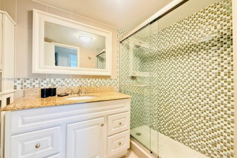 Condo in Sunny Isles Beach, Florida, 3 bedrooms  № 2053100 - photo 13