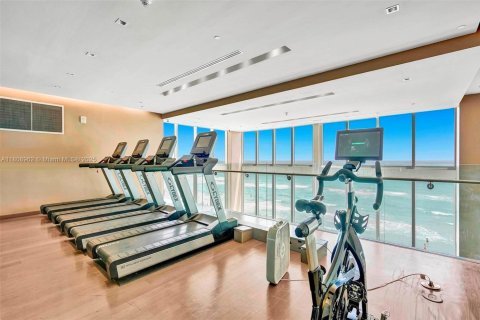 Condo in Hallandale Beach, Florida, 1 bedroom № 1896416 - photo 24