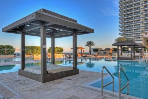 Condo in Hallandale Beach, Florida, 1 bedroom № 1896416 - photo 27