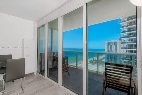 Condo in Hallandale Beach, Florida, 1 bedroom № 1896416 - photo 2