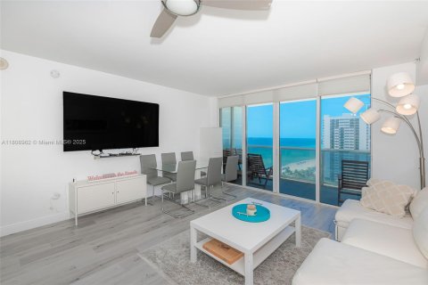 Condo in Hallandale Beach, Florida, 1 bedroom № 1896416 - photo 1